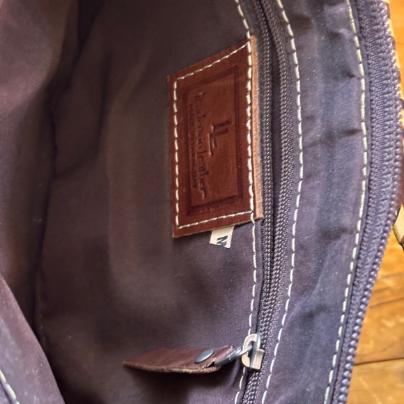 Leaders in Leather Whip Stitched small shoulder bag - Picture 6 of 6